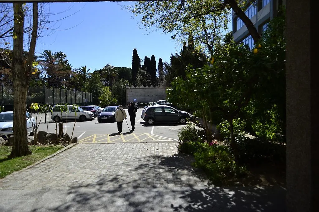 Residencia Salesiana Marti-Codolar Guest House Barcelona