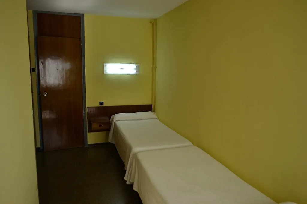 Residencia Salesiana Marti-Codolar Guest House Barcelona