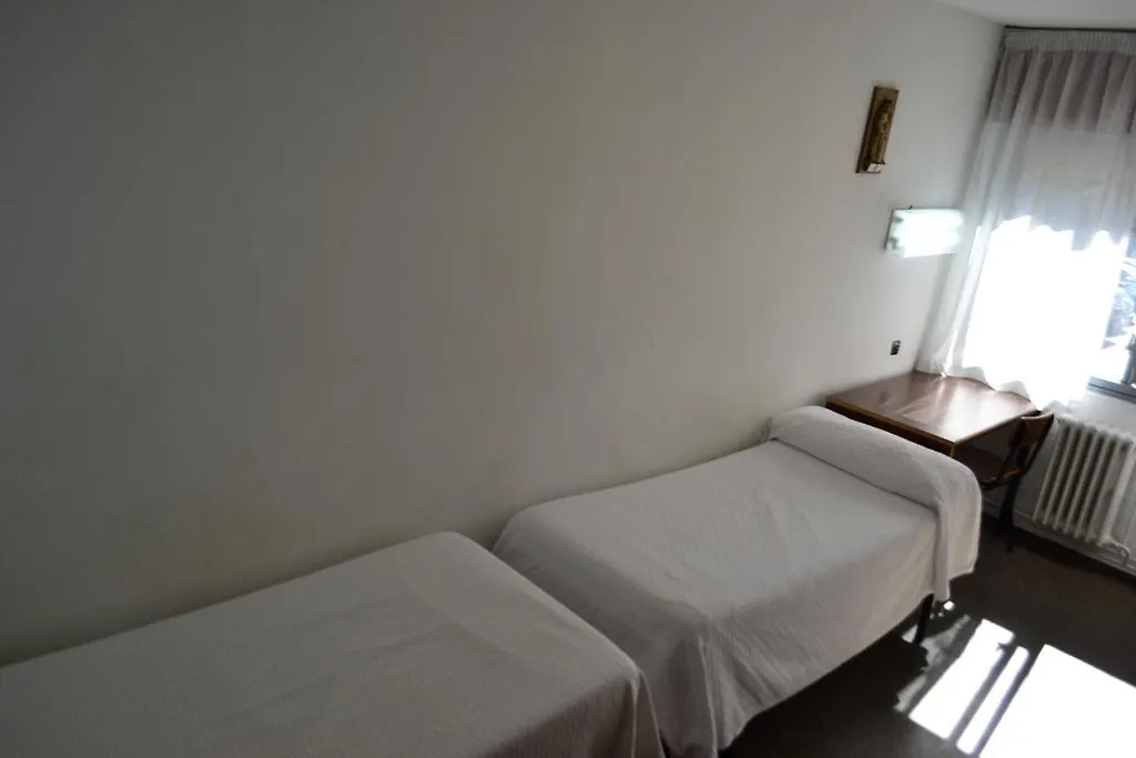 Residencia Salesiana Marti-Codolar Guest House Barcelona