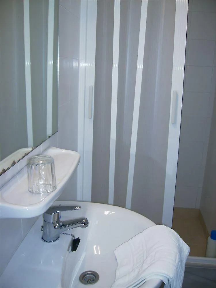 Residencia Salesiana Marti-Codolar Guest House Barcelona