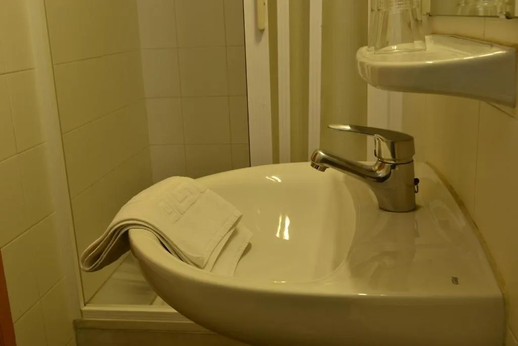 Residencia Salesiana Marti-Codolar Guest House Barcelona